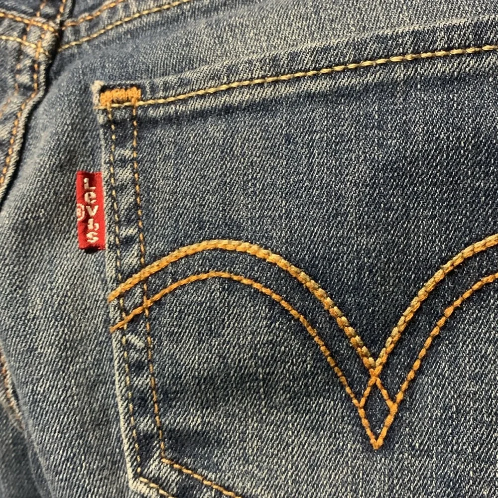 Levi’s 524 Too Superlow Kick Boot Cut Medium Dark Wash Jeans Womens size 26 - Picture 4 of 11
